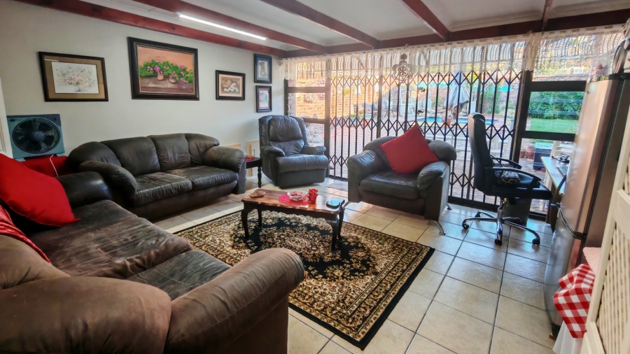 3 Bedroom Property for Sale in Deoville Park Western Cape